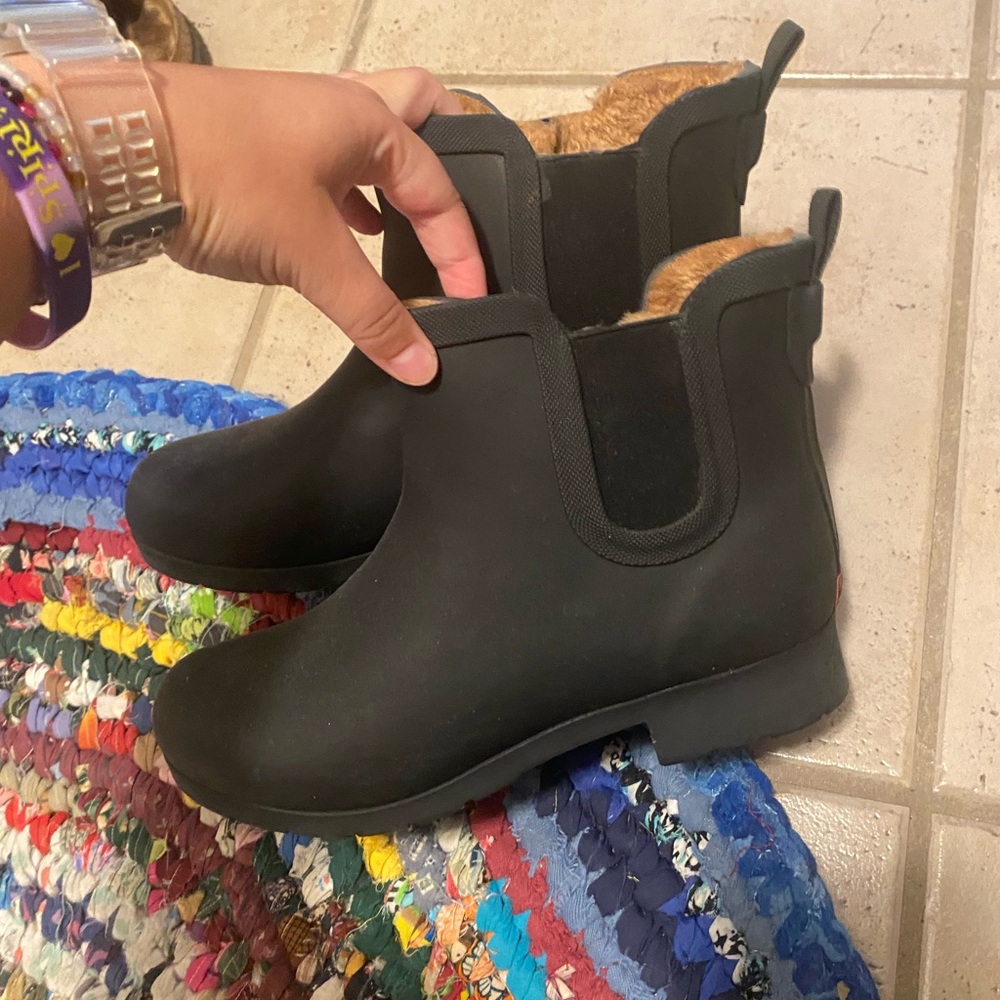 COPY - LIKE NEW Black Chooka Chelsea Rain Boots Sz 8